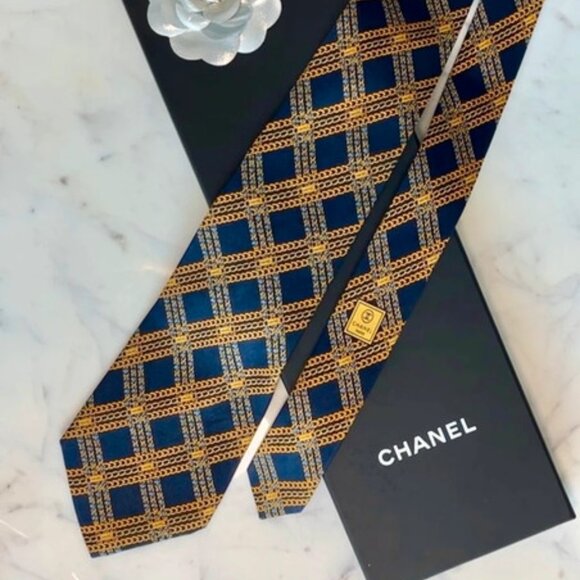 Chanel tie - Picture 1 of 5